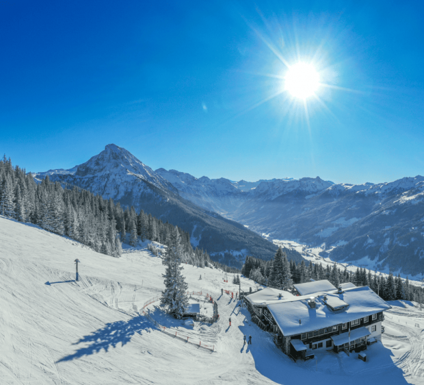 Die Wintersonne über der Schüttalm