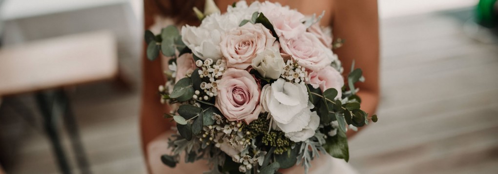 Brautpaar bei Hochzeit auf der Alm in Kleinarl © Photography S&S