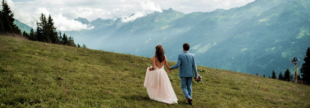 Brautpaar bei Hochzeit auf der Alm in Kleinarl © Photography S&S