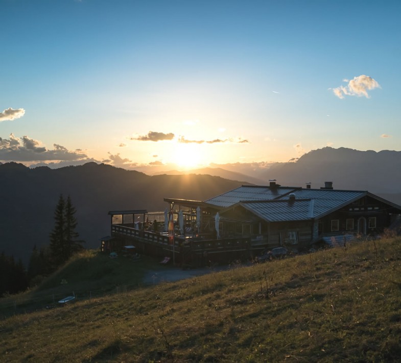 SchüttAlm bei Sonnenaufgang