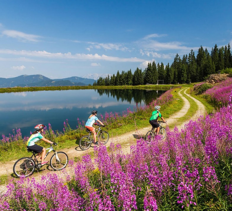 Radfahren bei Gebirgssee © Wagrain-Kleinarl Tourismus